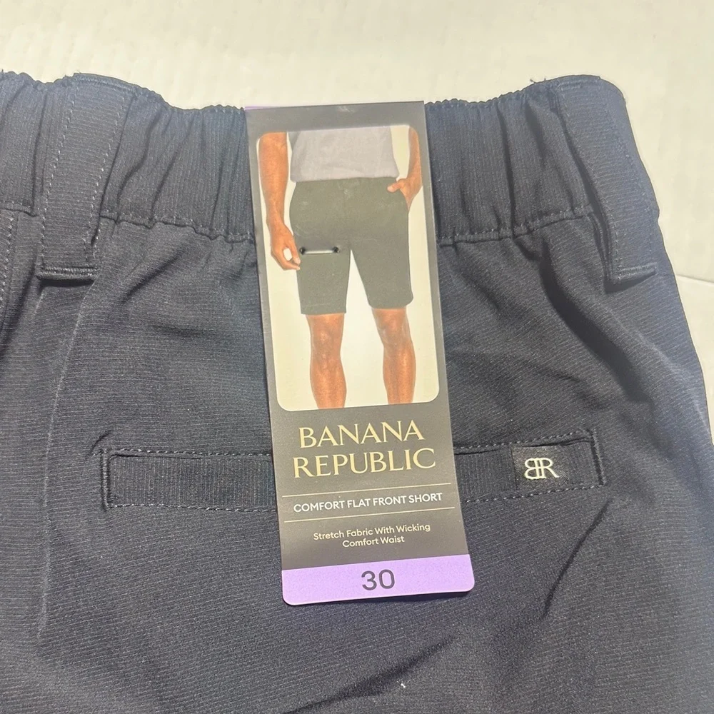 NWT Banana Republic black comfort flat Shorts comfort waist pockets and zipper